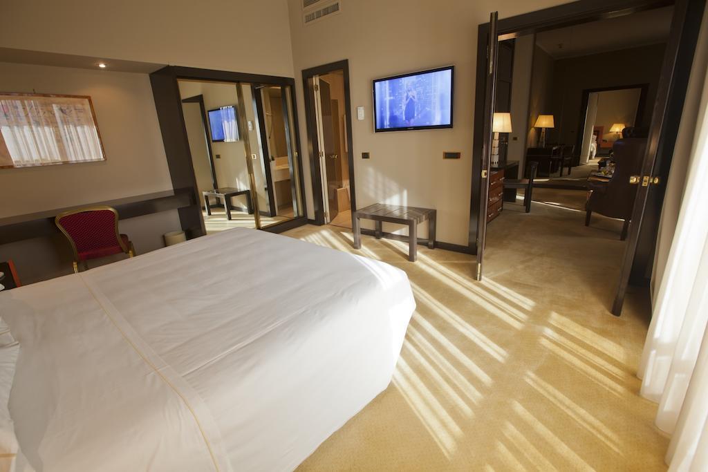 Moevenpick Hotel บารี ภายนอก รูปภาพ